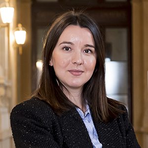 Photo de profil de Laura Elek-Hernandez souriante