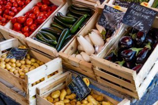 Cagettes sur un marché