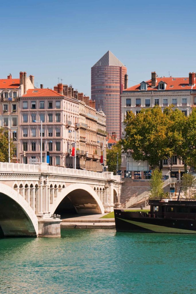 Pont Wilson avec le crayon en arrière plan